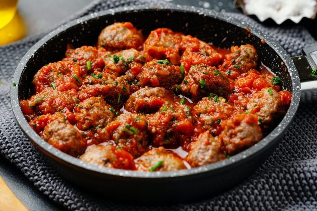 Roasted meatballs with tomato sauce